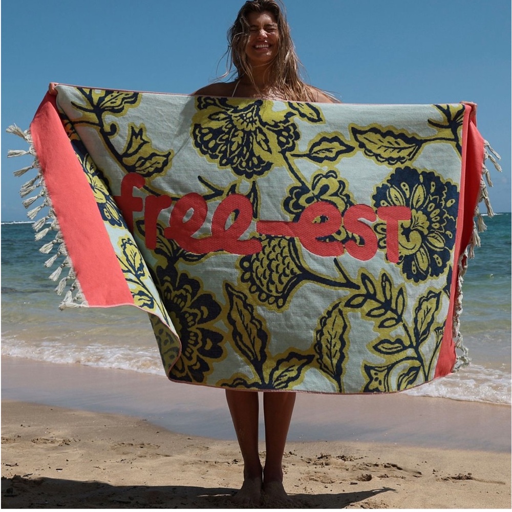 free-est Eden Fringe Towel NWT